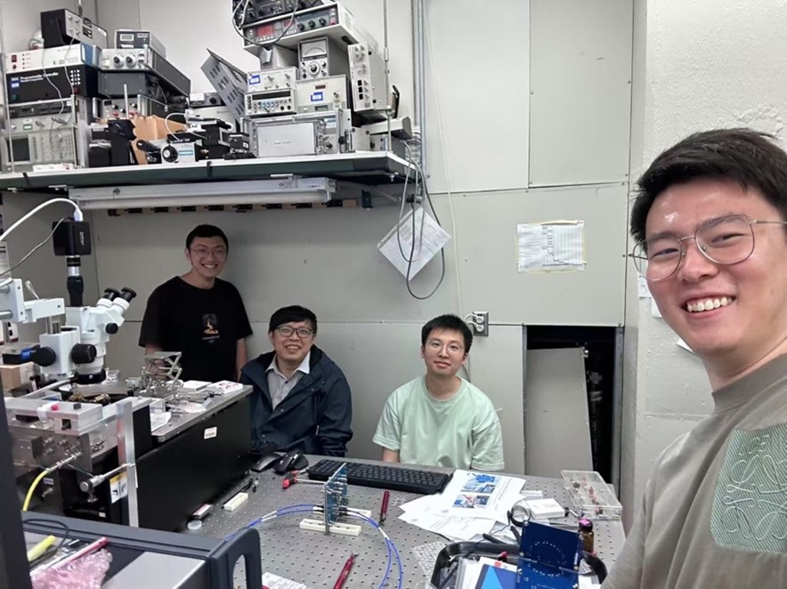 Left to right, Taiwanese FIT engineers Jackson Chang and Raymond Chiu joined Feng graduate students Kewei Song and Zetai Liu to perform 224Gbps connector testing in HMNTL&rsquo;s High-Speed Device and IC Lab and perform simulations to isolate crosstalk issues