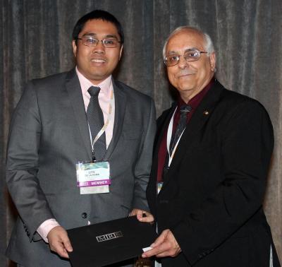 Material Science and Engineering graduate student Lito de la Rama received a silver award for his research on nanocalorimetry at the Materials Research Society Meeting. He's pictured here receiving his award from MRS president Orlando Auciello. 