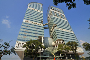 Illinois and A*STAR have announced plans to establish a major information technology research center in Singapore&rsquo;s Fusionopolis research complex.
